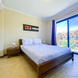  Holiday home Gold Coast Beach Walk 3 Pools Club House Gym